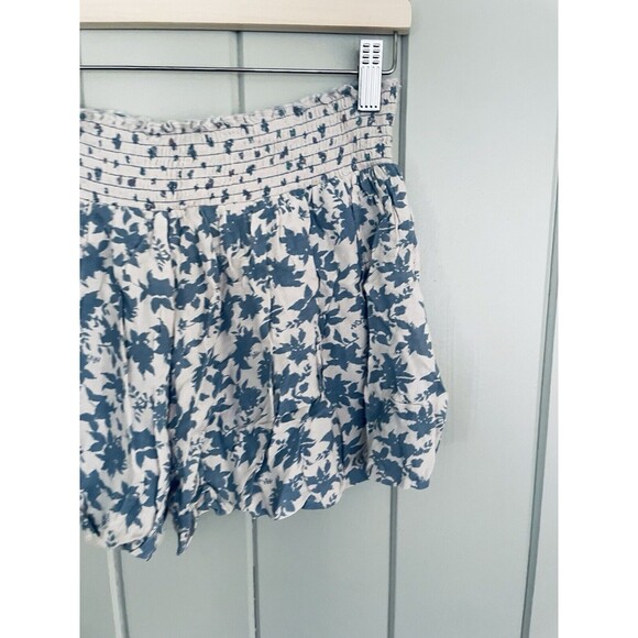 NWT Free People Bubble Shorts S Smocked Waistband Blue Floral NEW - Picture 4 of 5